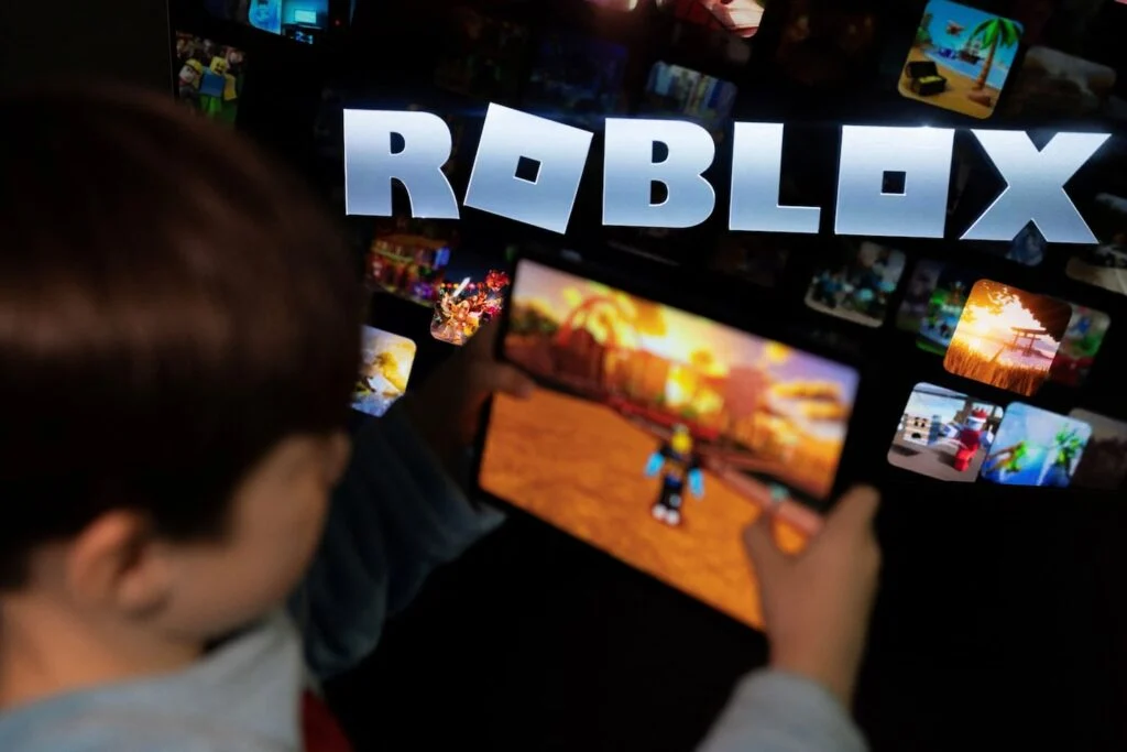 نوجوانان روسیه در برابر ممنوعیت بازی Roblox در این کشور اعتراض کردند!