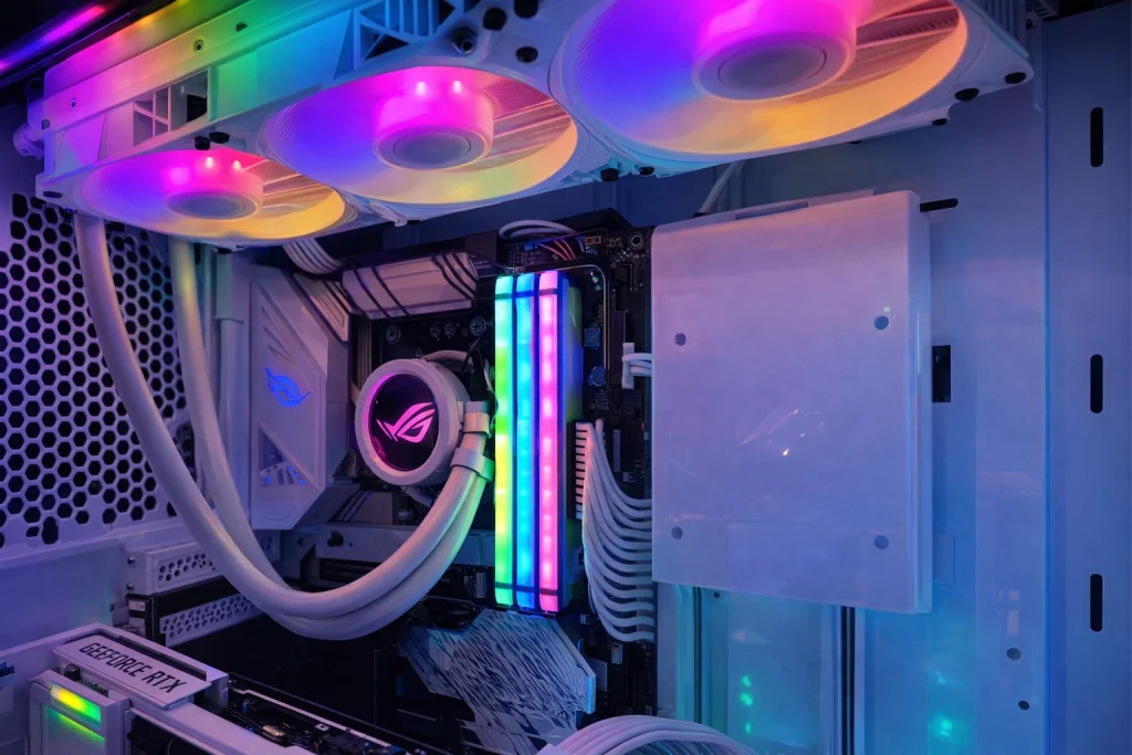 عملکرد خنک‌کننده‌های بادی و مایع در PC و لپ‌تاپ‌های گیمینگ